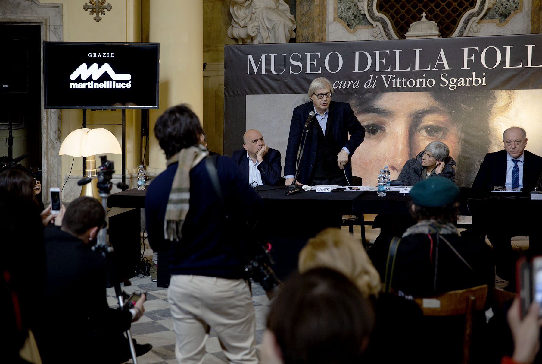 Martinelli Luce illumina il Museo della Follia di Lucca nuova tappa del progetto itinerante di Vittorio Sgarbi