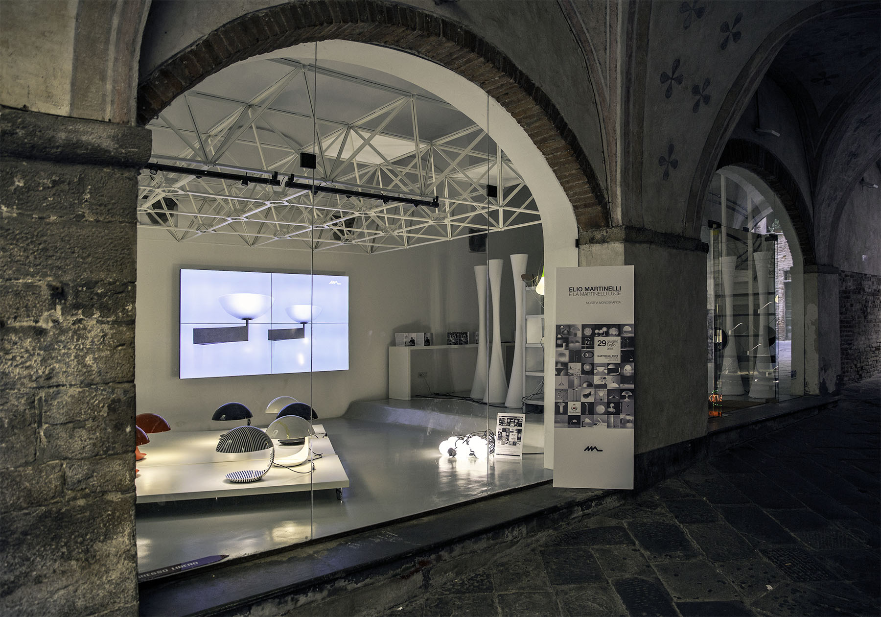 The exhibition dedicated to Elio Martinelli moves from Milan to Lucca